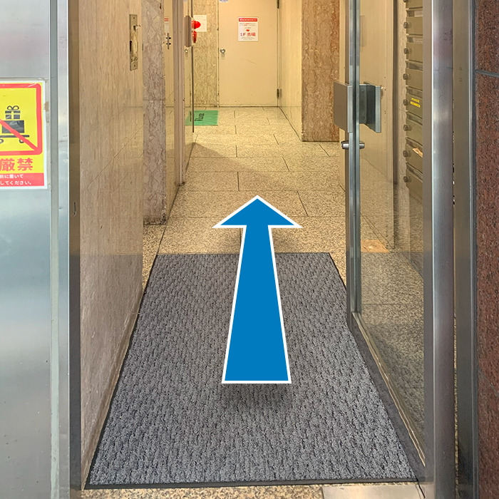 東京子こころのクリニック　エントランスを入る